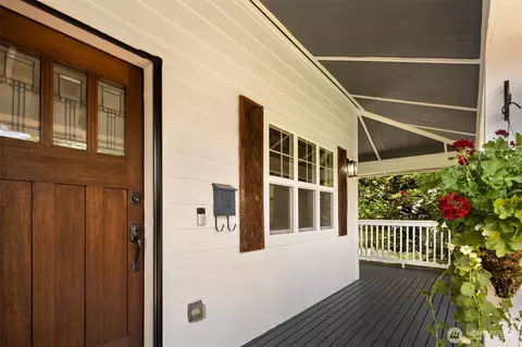 Exterior - 1750 Pioneer St, Enumclaw, WA 98022 photo 5 of 8