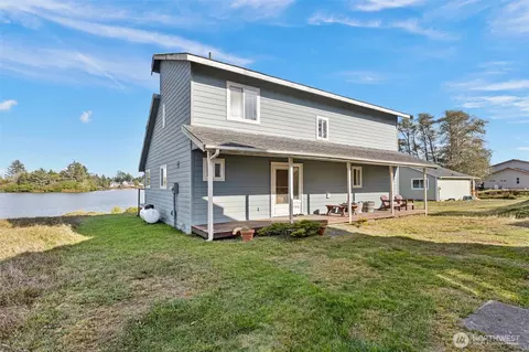 580 Mount Olympus Ave SE, Ocean Shores, WA 98569