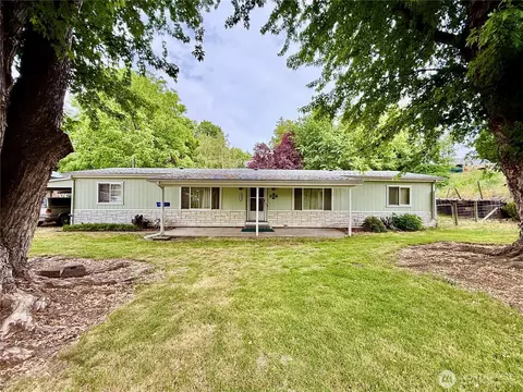 321 Bruce St, Waitsburg, WA 99361