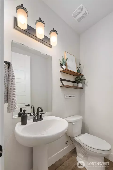 Bath - 3569 Elmont Ave, Enumclaw, WA 98022 photo 1 of 5