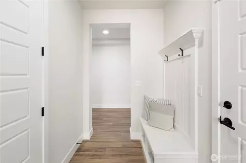 Entry Way - 3569 Elmont Ave, Enumclaw, WA 98022 photo 2 of 2