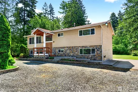 17924 2nd St E, Lake Tapps, WA 98391
