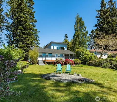 3568 S Camano Dr, Camano Island, WA 98282