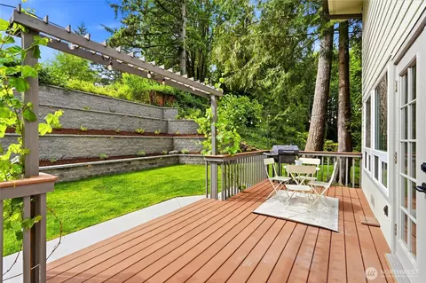 Exterior - 132 224th St SE, Bothell, WA 98021 photo 5 of 13