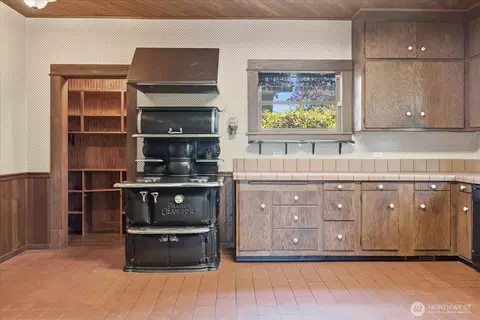 Kitchen - 1621 Colby Ave, Everett, WA 98201 photo 4 of 4