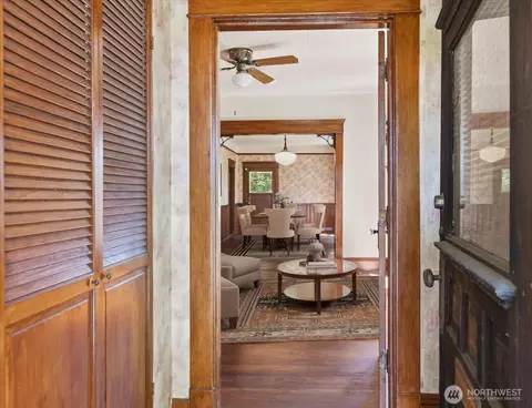 Entry Way - 1621 Colby Ave, Everett, WA 98201 photo 2 of 3
