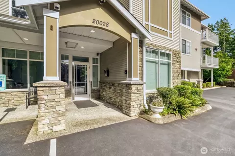 20028 15th Ave NE #104, Shoreline, WA 98155