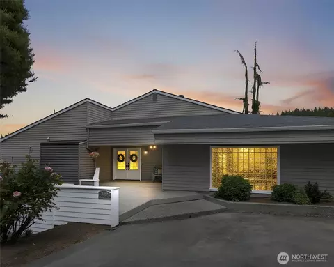 16306 Valhalla Dr, Bothell, WA 98011