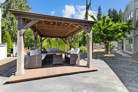 Exterior - 16306 Valhalla Dr, Bothell, WA 98011 photo 3 of 5