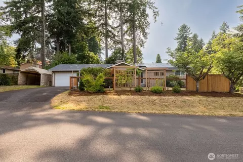 124 Crestwood Dr SW, Lakewood, WA 98498
