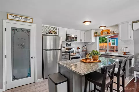 Kitchen - 716 E 190th, Spanaway, WA 98387 photo 3 of 4