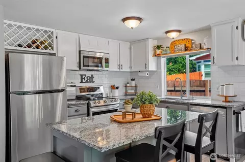 Kitchen - 716 E 190th, Spanaway, WA 98387 photo 1 of 4