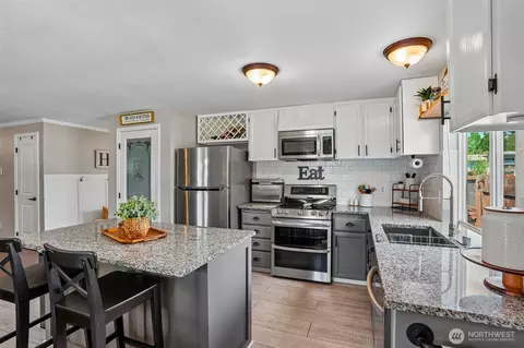 Kitchen - 716 E 190th, Spanaway, WA 98387 photo 2 of 4
