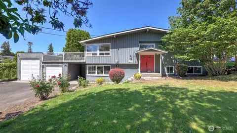 2200 NE 24th St, Renton, WA 98056