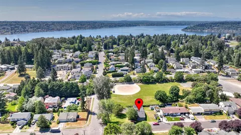 2200 NE 24th St, Renton, WA 98056
