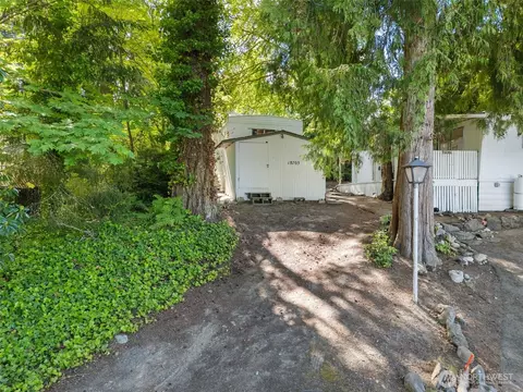 18705 1st Ave NE, Suquamish, WA 98392