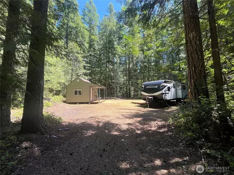 212 N Mt Jupiter Dr, Hoodsport, WA 98548