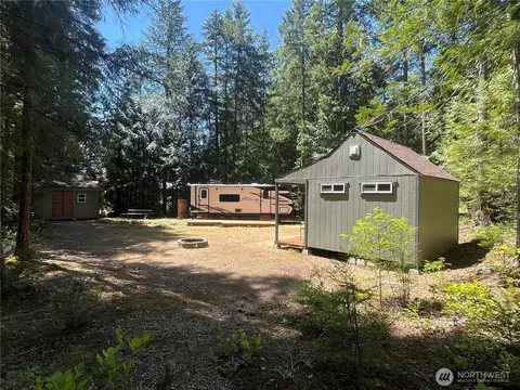 212 N Mt Jupiter Dr, Hoodsport, WA 98548