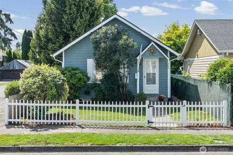 706 3rd St SW, Puyallup, WA 98371