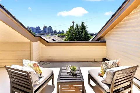 402 Aloha St, Seattle, WA 98109