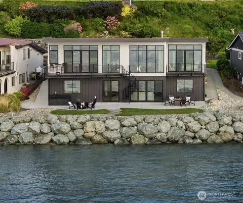 1104 Bayshore Dr, Camano Island, WA 98282