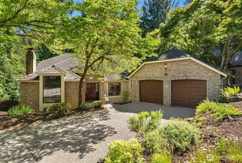 2815 NW Pine Cone Dr, Issaquah, WA 98027