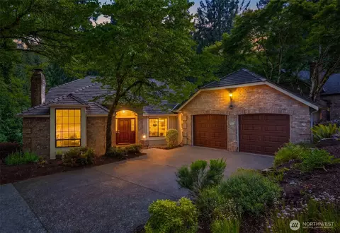 2815 NW Pine Cone Dr, Issaquah, WA 98027