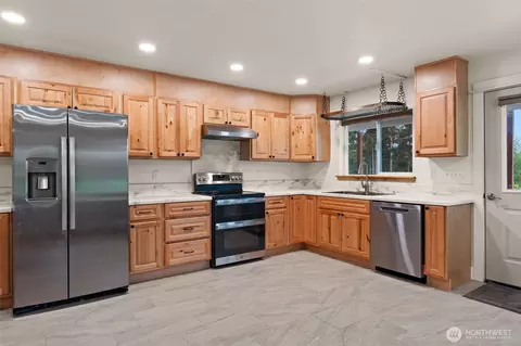 Kitchen - 1363 E Crestview Dr, Shelton, WA 98584 photo 1 of 3