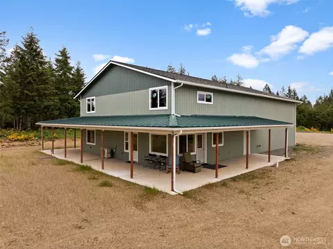 Exterior - 1363 E Crestview Dr, Shelton, WA 98584 photo 2 of 9