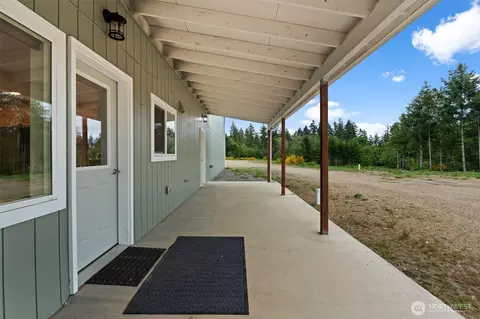 Exterior - 1363 E Crestview Dr, Shelton, WA 98584 photo 8 of 9