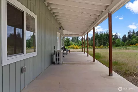 Exterior - 1363 E Crestview Dr, Shelton, WA 98584 photo 7 of 9