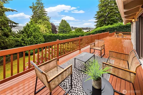 22516 100th Pl SW, Vashon, WA 98070