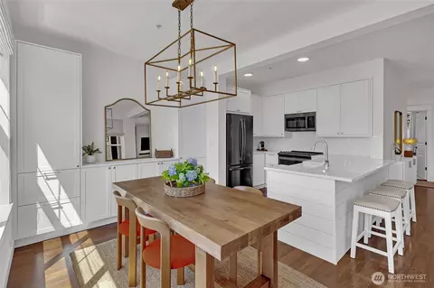 23420 SE Black Nugget Rd #A204, Issaquah, WA 98029