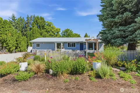 809 NElla St, East Wenatchee, WA 98802