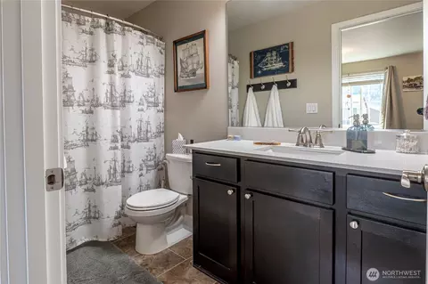 Bath - 963 Bondgard Ave E, Enumclaw, WA 98022 photo 4 of 5