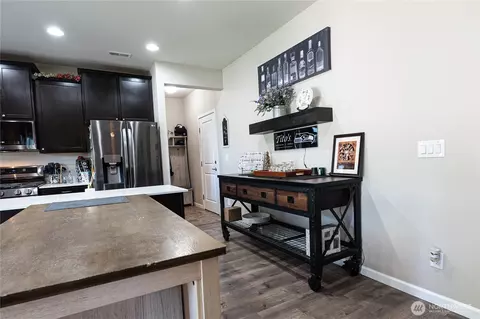 Entry Way - 963 Bondgard Ave E, Enumclaw, WA 98022 photo 1 of 3