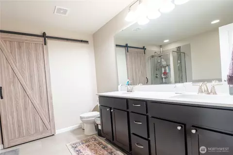 Bath - 963 Bondgard Ave E, Enumclaw, WA 98022 photo 3 of 5