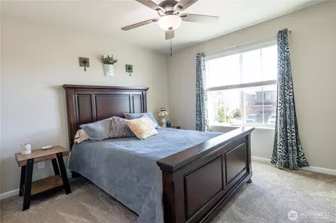 Bedroom - 963 Bondgard Ave E, Enumclaw, WA 98022 photo 2 of 2