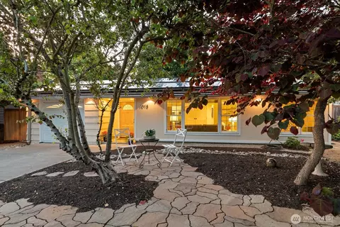 1018 NW 130th St, Seattle, WA 98177