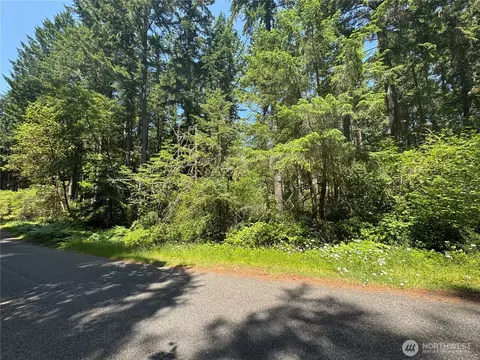 11409 11413 Hillcrest Dr, Anderson Island, WA 98303