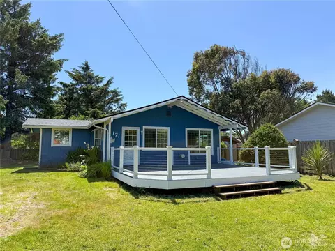 171 Jib St NW, Ocean Shores, WA 98569