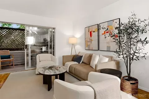 3406 W Government Way #7, Seattle, WA 98199