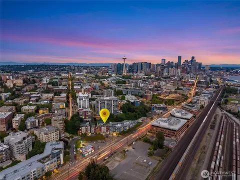 524 6th Ave W #210, Seattle, WA 98119
