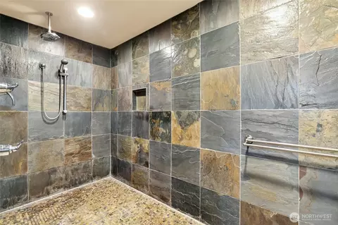 Bath - 18634 92nd Ave NE, Bothell, WA 98011 photo 4 of 6