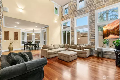 Living - 18634 92nd Ave NE, Bothell, WA 98011 photo 6 of 11