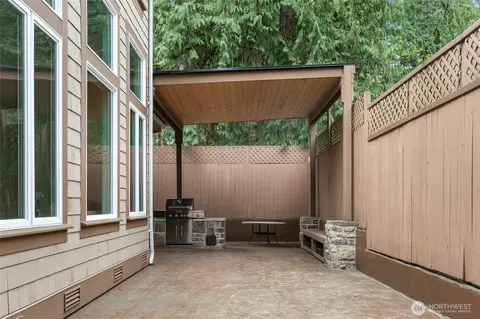 Exterior - 18634 92nd Ave NE, Bothell, WA 98011 photo 4 of 6