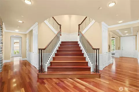 Entry Way - 18634 92nd Ave NE, Bothell, WA 98011 photo 4 of 6
