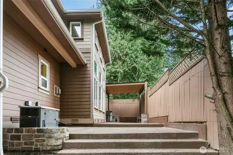 Exterior - 18634 92nd Ave NE, Bothell, WA 98011 photo 3 of 6