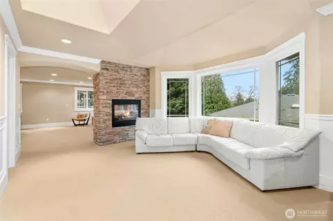 Living - 18634 92nd Ave NE, Bothell, WA 98011 photo 11 of 11