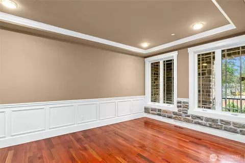 Living - 18634 92nd Ave NE, Bothell, WA 98011 photo 2 of 11